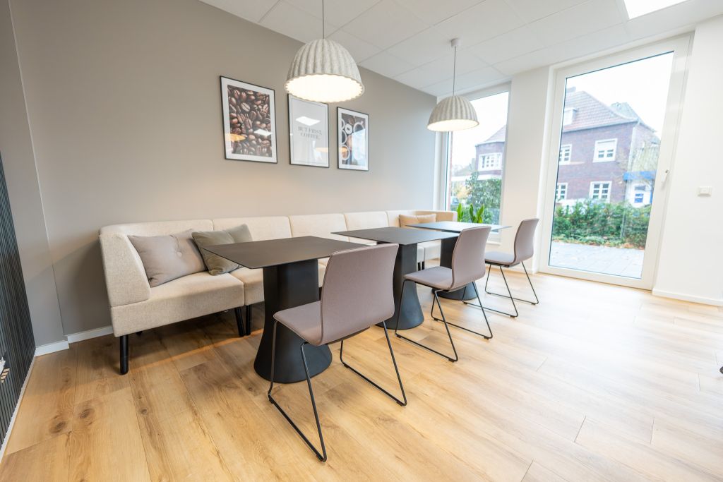 Der neue Pausenbereich wurde als multifunktionaler Raum konzipiert