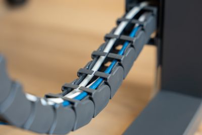 Moderne Arbeitsplätze mit sauber und vollständig integrierte Technik