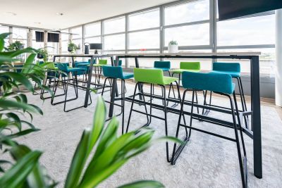 Flexible Hochtischlösung für ein gemütliches Come-Together