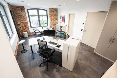 Eine Einzelbüroeinrichtung die durch ihre hochwertige Optik und Haptik und höchste Funktionalität überzeugt