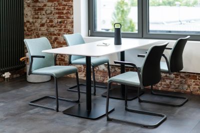 Besucherstühle die jeder Arbeitsumgebung eine elegante Note verleihen