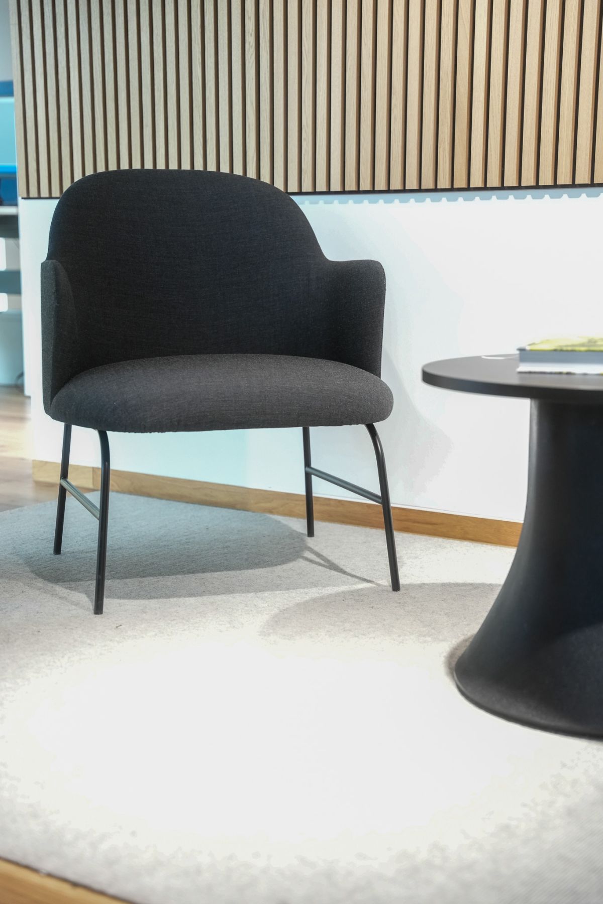 Elegante Sitzlösung im schlichten und cleanen design