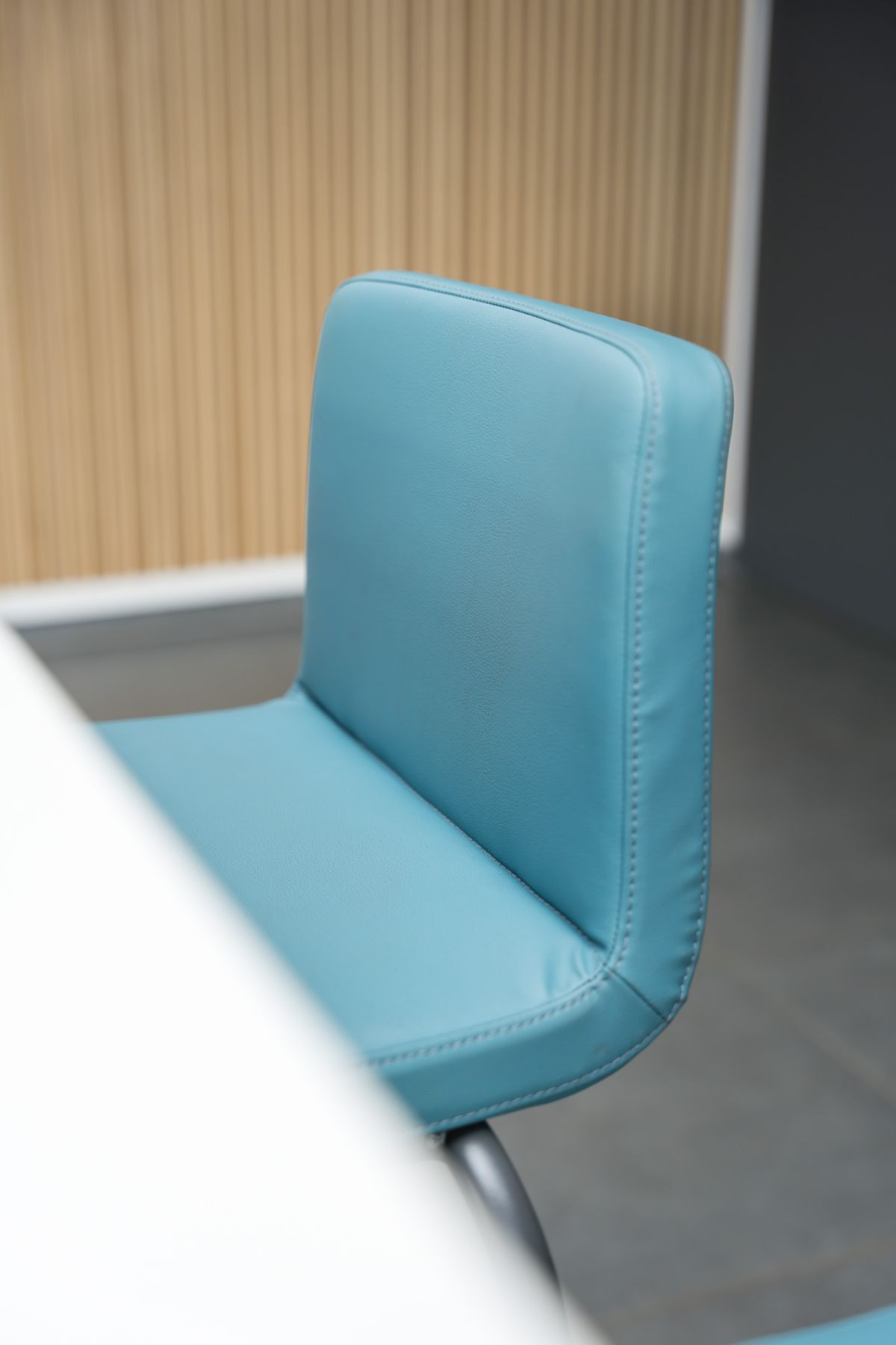 Sessel, Stühle, Hocker, Bänke - mehr Vielfalt für die neue Arbeitswelt