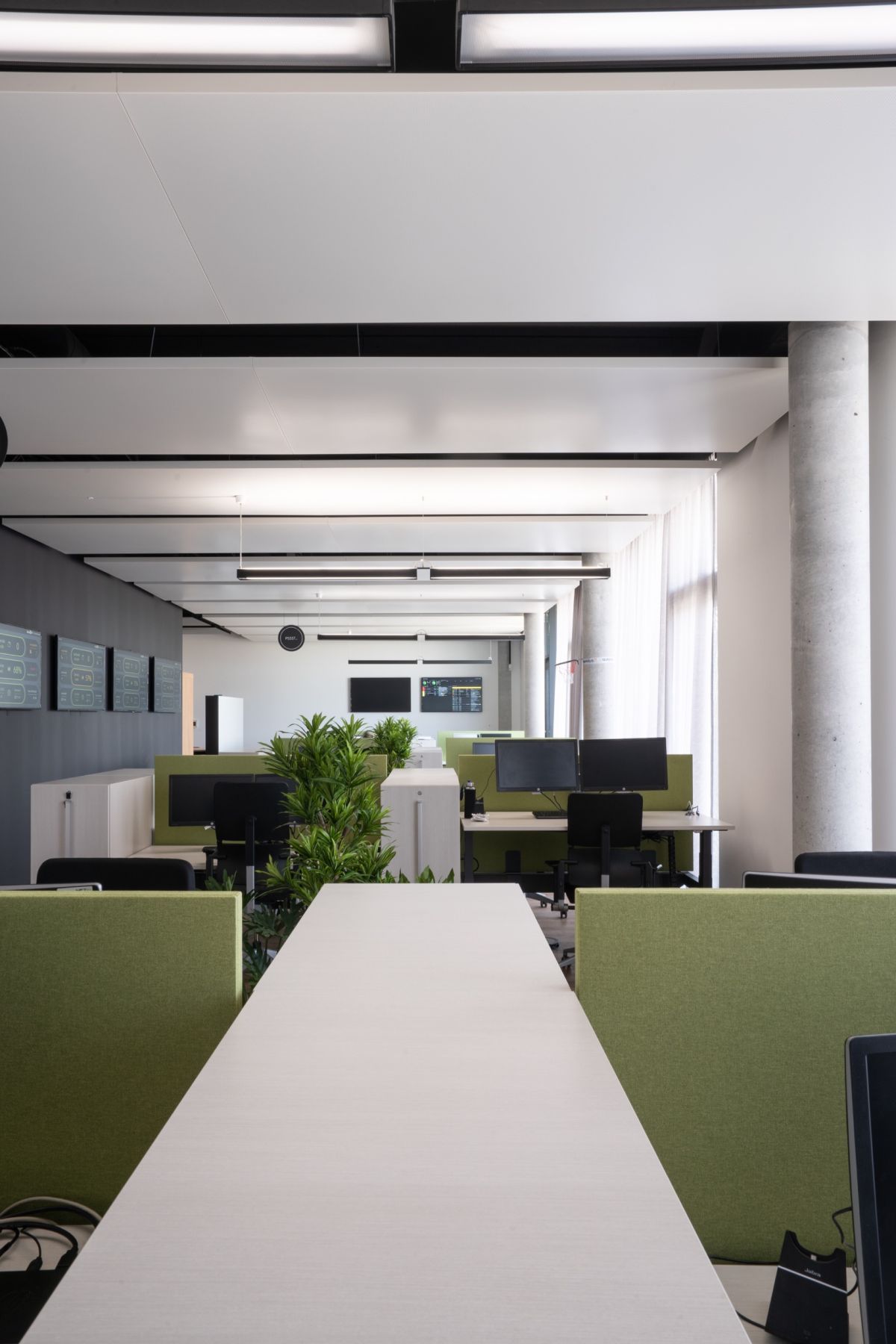 Der Apothekerschrank ermöglicht eine flexible Arbeitsumgebung ohne Einschränkungen im Nutzerkomfort