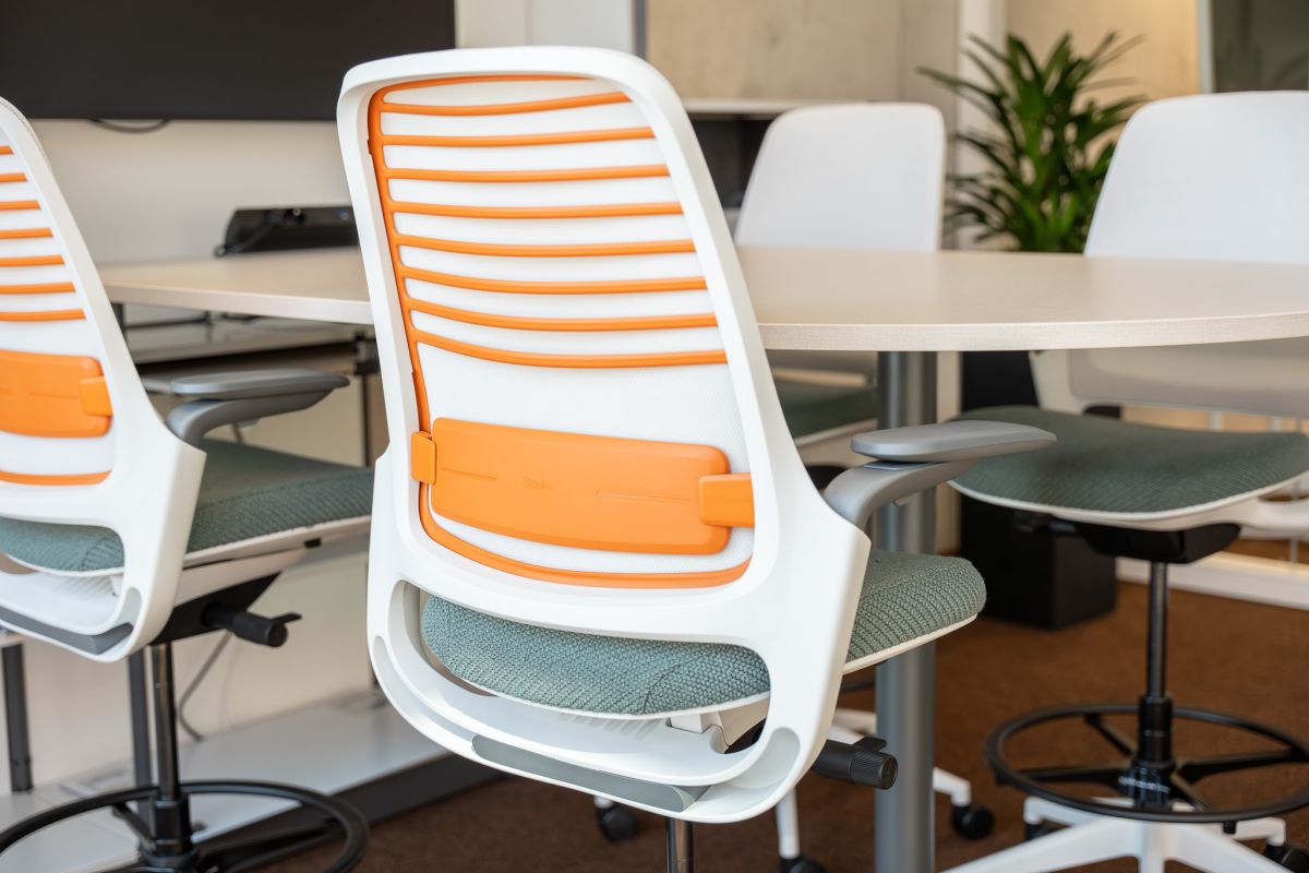 Mehr als nur ein Arbeitsstuhl. Ein komfortabler Bürodrehstuhl mit einem hohen Maß an Ergonomie