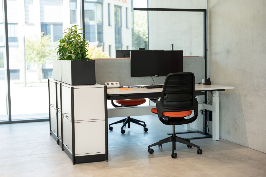 Der moderne Arbeitsplatz vereint Mensch, Raum und Technik