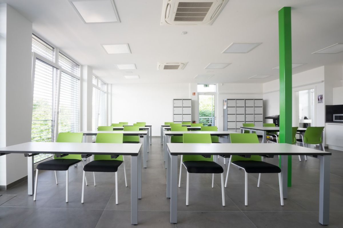 Großzügige Schulungsraumlösung